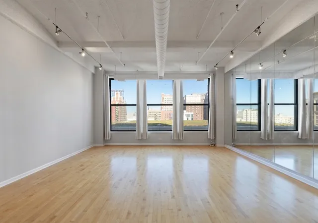 Photo 3 of Condo for sale at 633 S Plymouth Ct #1207, Chicago, IL 60605 | MLS# 12743293 | Listing updated on 2026-09-28