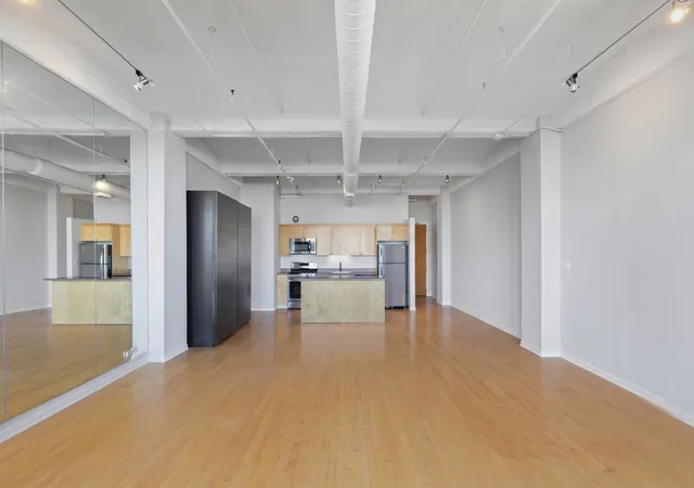 Photo 4 of Condo for sale at 633 S Plymouth Ct #1207, Chicago, IL 60605 | MLS# 12743293 | Listing updated on 2026-09-28