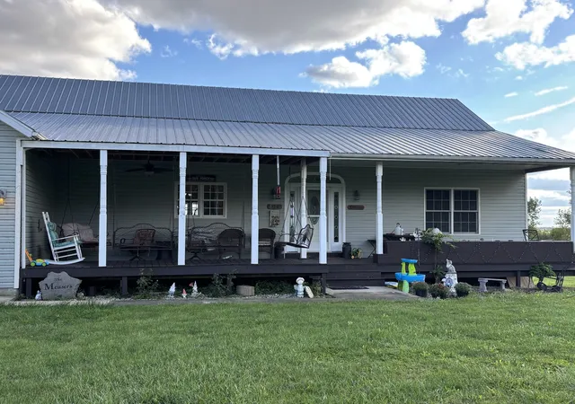 Photo 3 of Single family home for sale at 530 E Meuser Dr, Paxton, IL 60957 | MLS# 12743321 | Listing updated on 2026-10-03