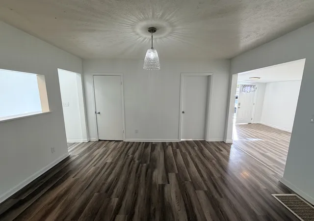 Photo 4 of Single family home for sale at 811 S Monroe St, Streator, IL 61364 | MLS# 12743336 | Listing updated on 2026-09-14
