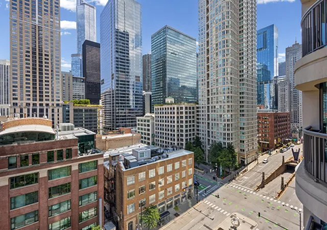 Photo 2 of Townhouse for sale at 400 N La Salle Dr #1103, Chicago, IL 60654 | MLS# 12743338 | Listing updated on 2026-10-06