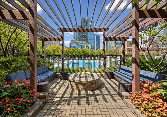 Photo 4 of Townhouse for sale at 400 N La Salle Dr #1103, Chicago, IL 60654 | MLS# 12743338 | Listing updated on 2026-10-06