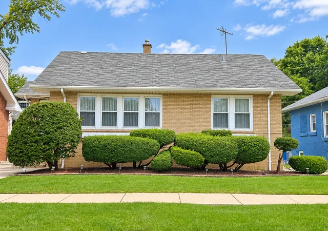 Single family home for sale at 10958 S Esmond St, Chicago, IL 60643 | MLS# 12743350