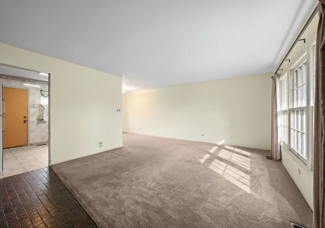 Photo 3 of Single family home for sale at 1024 Yorkshire Dr, Hanover Park, IL 60133 | MLS# 12743353 | Listing updated on 2026-09-24