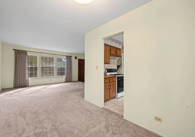 Photo 4 of Single family home for sale at 1024 Yorkshire Dr, Hanover Park, IL 60133 | MLS# 12743353 | Listing updated on 2026-09-24
