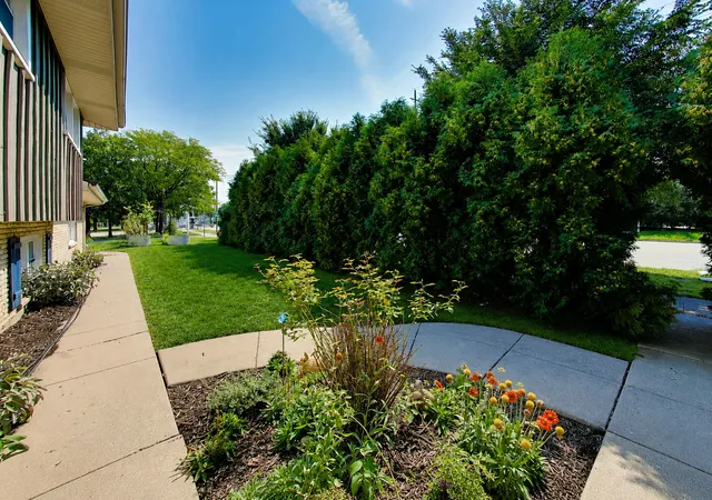 Photo 3 of Single family home for sale at 116 W Central Rd, Arlington Heights, IL 60005 | MLS# 12743367 | Listing updated on 2026-09-21