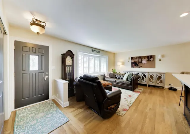 Photo 4 of Single family home for sale at 116 W Central Rd, Arlington Heights, IL 60005 | MLS# 12743367 | Listing updated on 2026-09-24