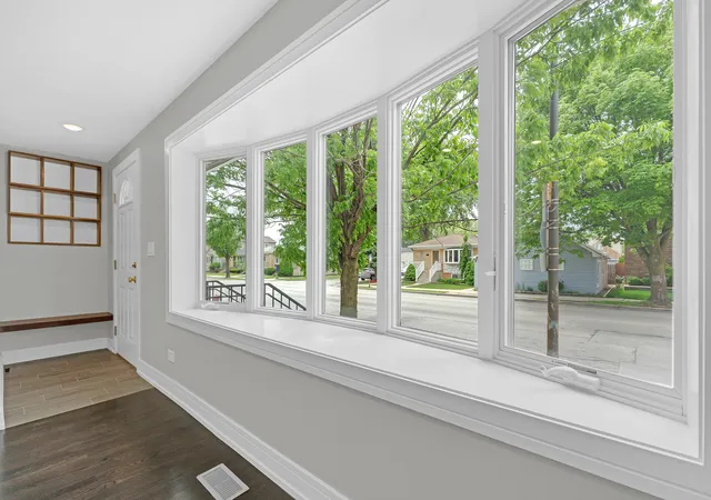 Photo 4 of Single family home for sale at 5505 N Nagle Ave, Chicago, IL 60630 | MLS# 12743399 | Listing updated on 2026-09-03