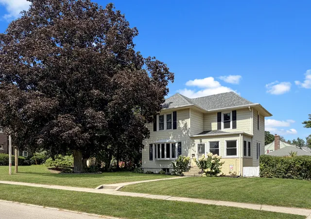 Photo 1 of Single family home for sale at 1426 W Lincoln Blvd, Freeport, IL 61032 | MLS# 12743432 | Listing updated on 2026-09-09