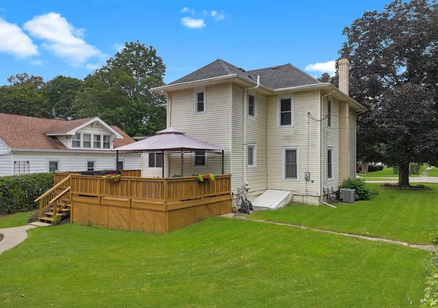 Photo 2 of Single family home for sale at 1426 W Lincoln Blvd, Freeport, IL 61032 | MLS# 12743432 | Listing updated on 2026-09-09