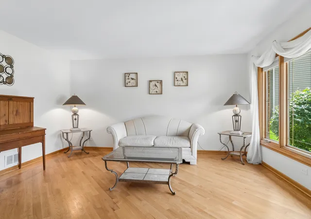 Photo 2 of Single family home for sale at 824 Kent Cir, Bartlett, IL 60103 | MLS# 12743455 | Listing updated on 2026-09-07