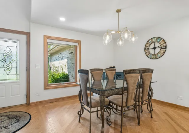Photo 3 of Single family home for sale at 824 Kent Cir, Bartlett, IL 60103 | MLS# 12743455 | Listing updated on 2026-09-07