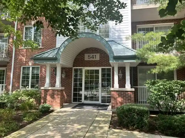 Listing Photo 1 - Condo for sale in 541 N Hough St located at 541 N Hough St, Barrington, IL 60010 - Unit #305