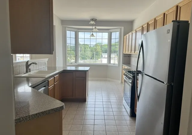 Listing Photo 5 - Condo for sale in building located at 541 N Hough St, Barrington, IL 60010 - Unit #305