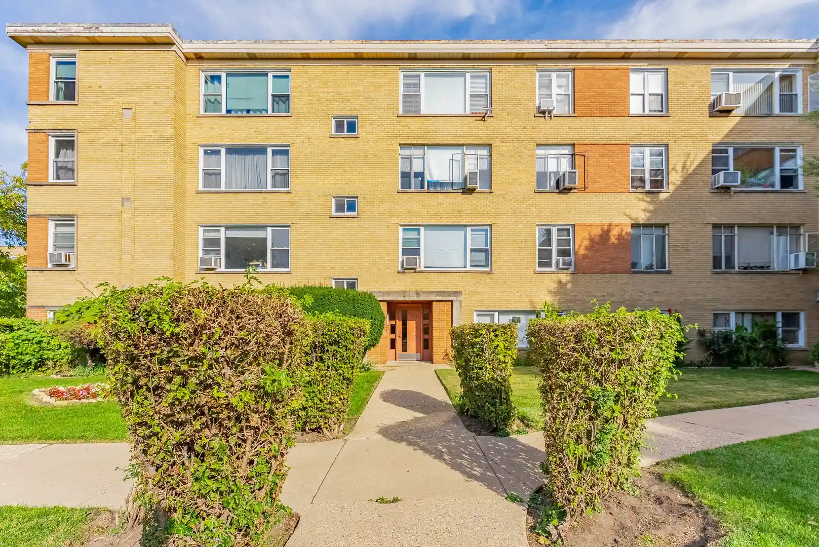 Listing Photo 1 - Condo for sale in 6035 N Damen Ave located at 6035 N Damen Ave, Chicago, IL 60659 - Unit #109