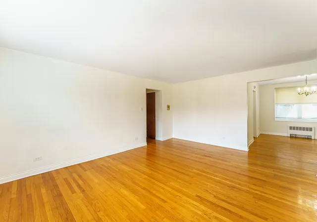 Listing Photo 4 - Condo for sale in building located at 6035 N Damen Ave, Chicago, IL 60659 - Unit #109