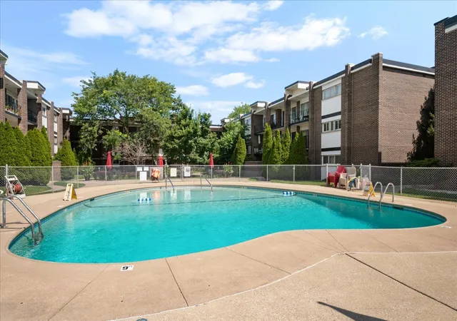 Listing Photo 4 - Condo for sale in building located at 10101 Cherry Pkwy, Skokie, IL 60076 - Unit #M8