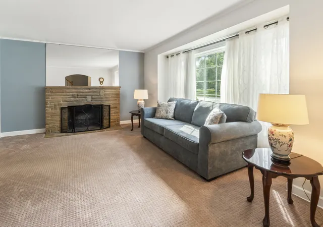Photo 4 of Single family home for sale at 225 Stratford Rd, Des Plaines, IL 60016 | MLS# 12743537 | Listing updated on 2026-09-15
