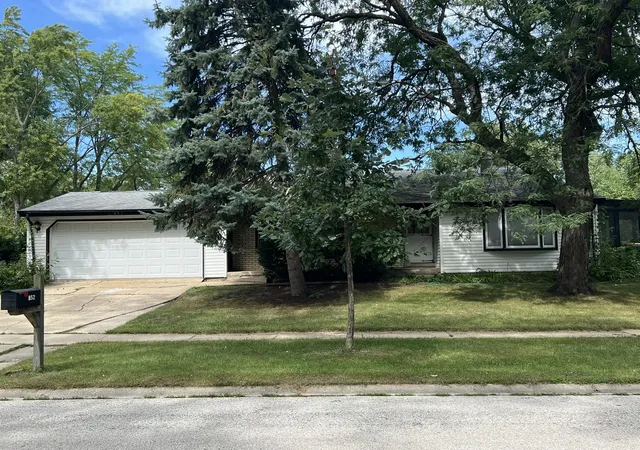 Photo 1 of Sale Pending at 852 Beechwood Rd, Buffalo Grove, IL 60089 | MLS# 12743592 | Listing updated on 2026-10-01