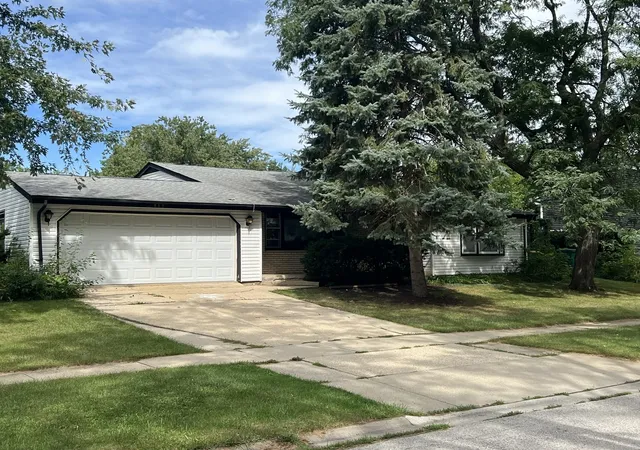Photo 2 of Sale Pending at 852 Beechwood Rd, Buffalo Grove, IL 60089 | MLS# 12743592 | Listing updated on 2026-10-01
