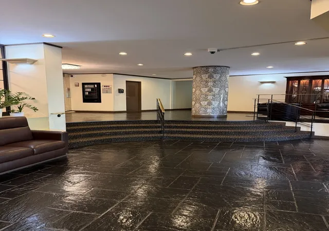 Listing Photo 4 - Condo for sale in building located at 6833 N Kedzie Ave, Chicago, IL 60645 - Unit #801