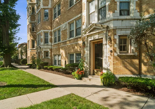 Listing Photo 2 - Condo for sale in building located at 403 S Harvey Ave, Oak Park, IL 60302 - Unit #G