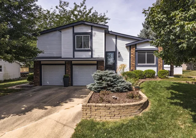 Photo 1 of Single family home for sale at 207 Greenleaf Dr, Bloomington, IL 61704 | MLS# 12743638 | Listing updated on 2026-09-25
