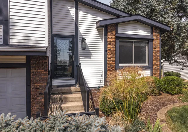 Photo 2 of Single family home for sale at 207 Greenleaf Dr, Bloomington, IL 61704 | MLS# 12743638 | Listing updated on 2026-09-25