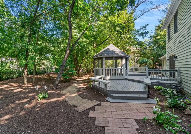 Photo 4 of Single family home for sale at 506 Pin Oak Ct, St. Charles, IL 60174 | MLS# 12743764 | Listing updated on 2026-09-06