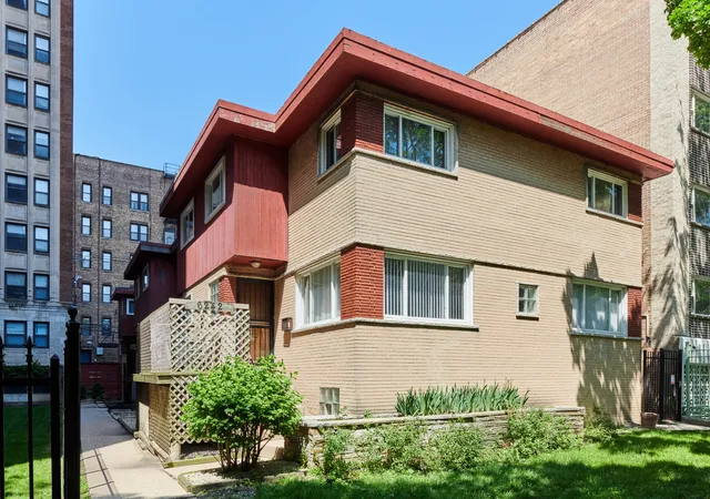 Photo 1 of Townhouse for sale at 6242 N Kenmore Ave #D, Chicago, IL 60660 | MLS# 12743779 | Listing updated on 2026-09-27