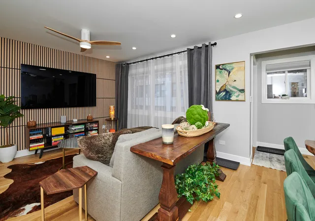 Photo 2 of Townhouse for sale at 6242 N Kenmore Ave #D, Chicago, IL 60660 | MLS# 12743779 | Listing updated on 2026-09-27