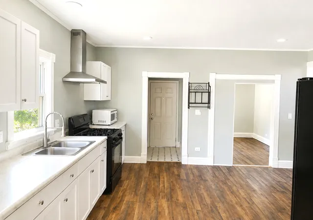 Photo 4 of Single family home for sale at 900 Spruce St, Aurora, IL 60506 | MLS# 12743784 | Listing updated on 2026-09-13