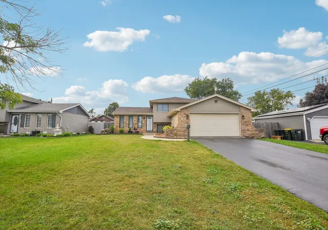 Photo 2 of Single family home for sale at 520 N Kinzie Pl, Thornton, IL 60476 | MLS# 12743822 | Listing updated on 2026-09-21