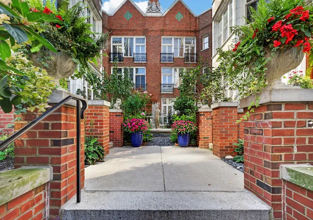 Photo 1 of Condo for sale at 1031 W Bryn Mawr Ave #2A, Chicago, IL 60626 | MLS# 12743842 | Listing updated on 2026-09-24
