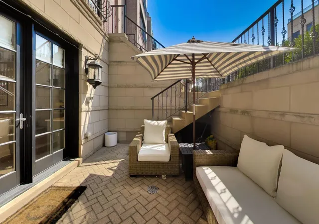 Listing Photo 4 - Condo for sale in building located at 3721 N Wilton Ave, Chicago, IL 60613 - Unit #1