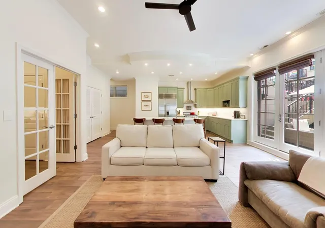 Listing Photo 5 - Condo for sale in building located at 3721 N Wilton Ave, Chicago, IL 60613 - Unit #1