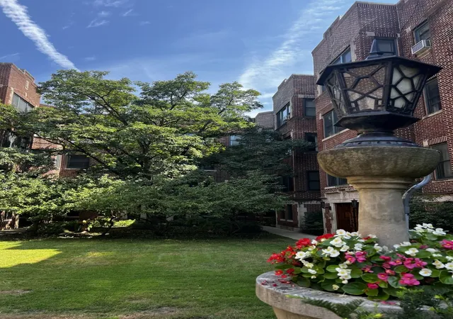 Listing Photo 1 - Condo for sale in building located at 5551 S Kimbark Ave, Chicago, IL 60637 - Unit #18