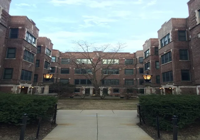 Listing Photo 2 - Condo for sale in building located at 5551 S Kimbark Ave, Chicago, IL 60637 - Unit #18