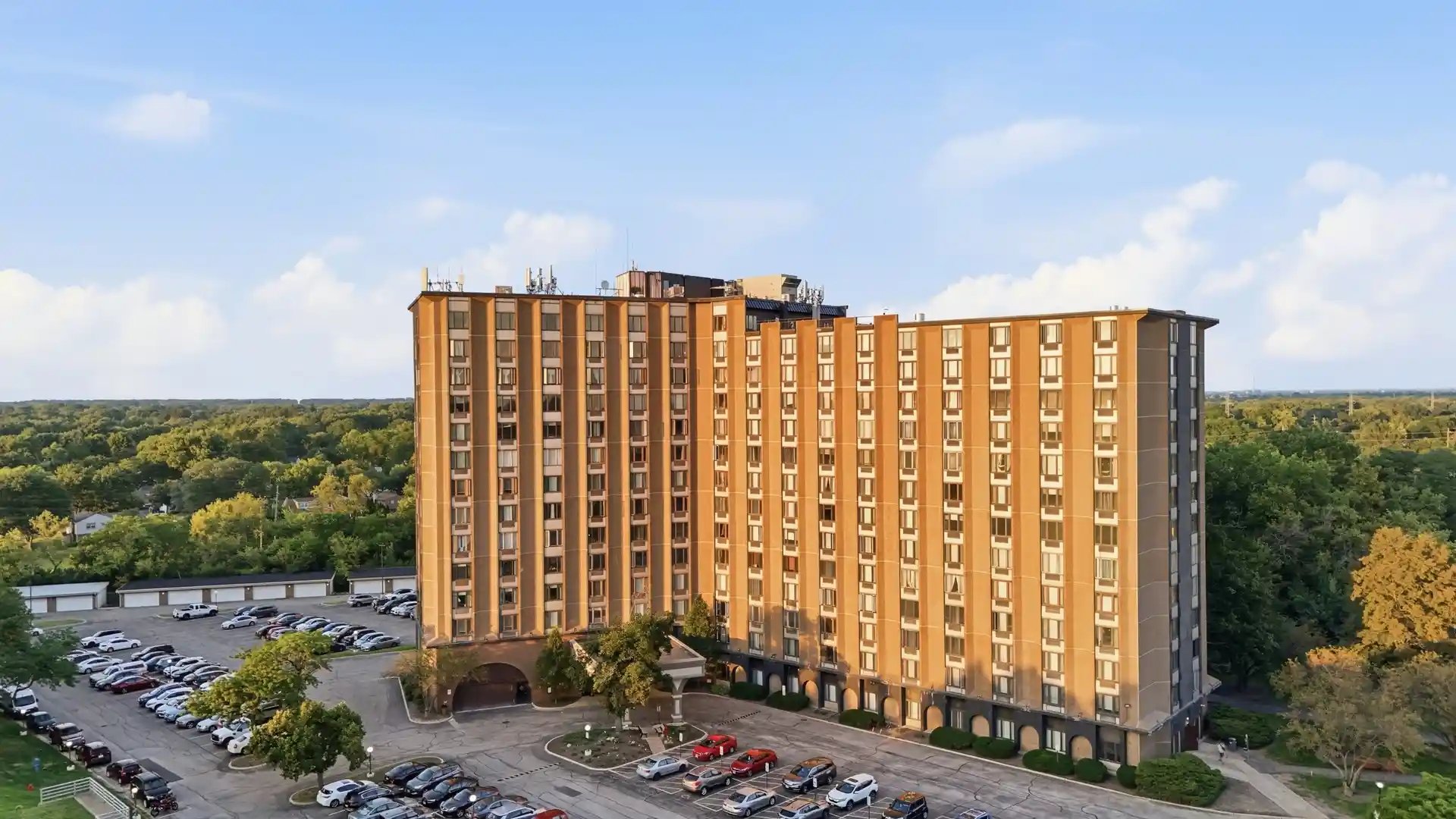 Listing Photo 1 - Condo for sale in 1 Renaissance Pl located at 1 Renaissance Pl, Palatine, IL 60067 - Unit #816