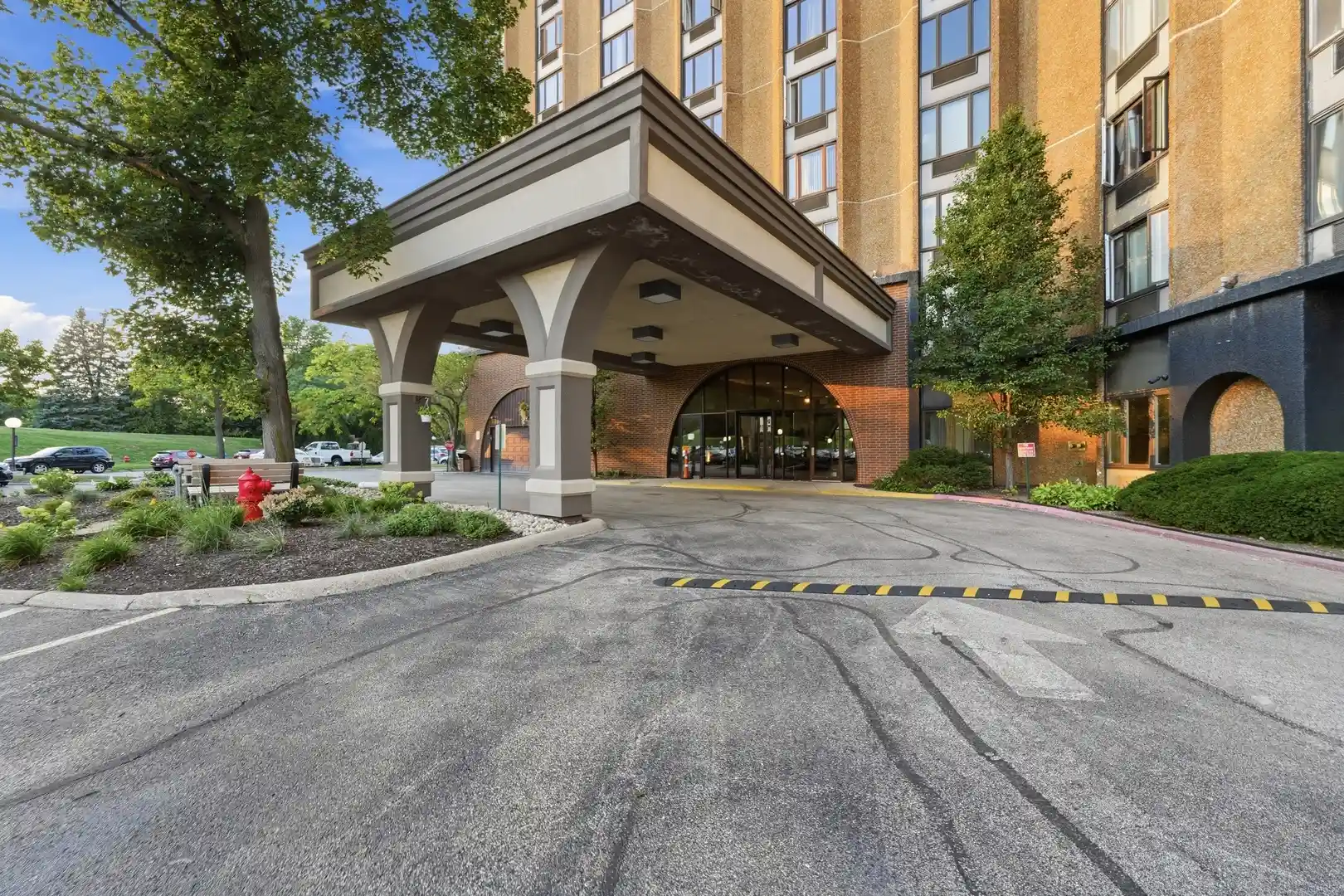 Listing Photo 2 - Condo for sale in 1 Renaissance Pl located at 1 Renaissance Pl, Palatine, IL 60067 - Unit #816