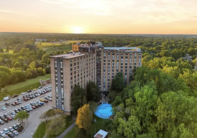 Listing Photo 5 - Condo for sale in building located at 1 Renaissance Pl, Palatine, IL 60067 - Unit #816