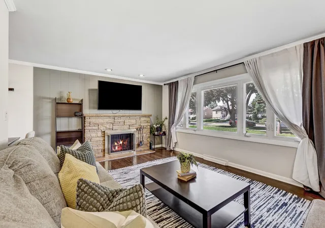 Photo 3 of Single family home for sale at 2023 Cedar St, Des Plaines, IL 60018 | MLS# 12743998 | Listing updated on 2026-09-22