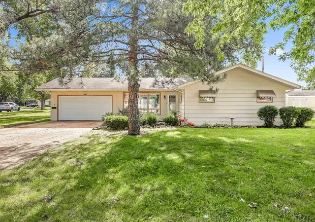 Photo 1 of Single family home for sale at 447 Keith Ave, Crystal Lake, IL 60014 | MLS# 12744025 | Listing updated on 2026-09-30