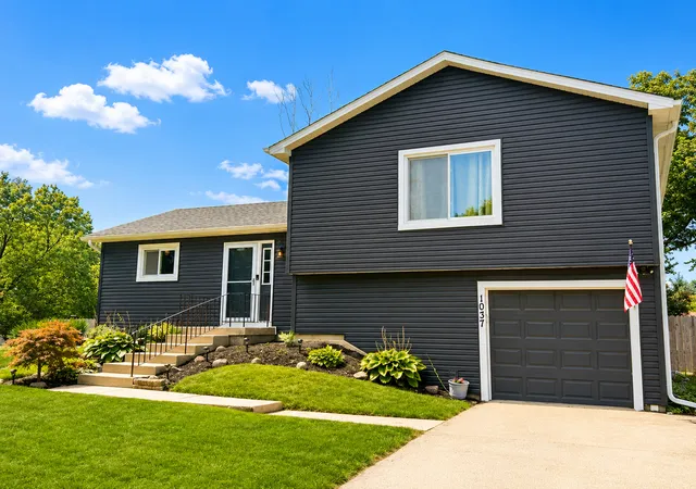 Photo 3 of Single family home for sale at 1037 Ridgewood Dr, Bolingbrook, IL 60440 | MLS# 12744029 | Listing updated on 2026-09-22