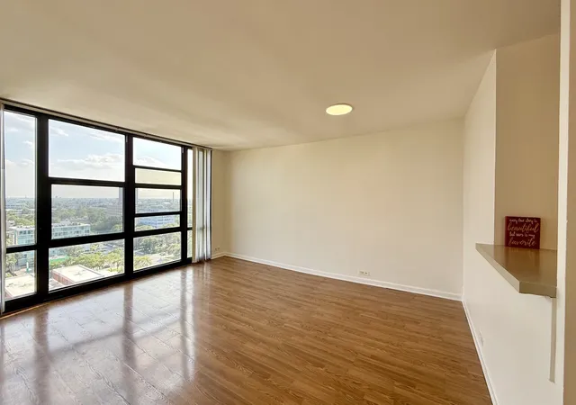 Listing Photo 5 - Condo for sale in building located at 3001 S Michigan Ave, Chicago, IL 60616 - Unit #1303