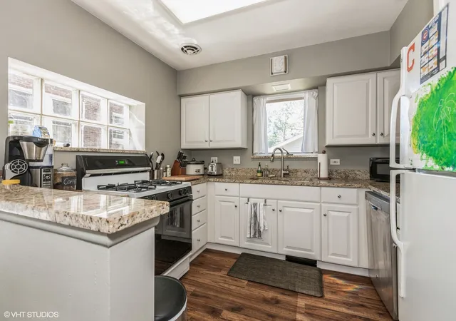 Photo 3 of House for sale at 1011 W Hillgrove Ave, La Grange, IL 60525 | MLS# 12744108 | Listing updated on 2026-10-01