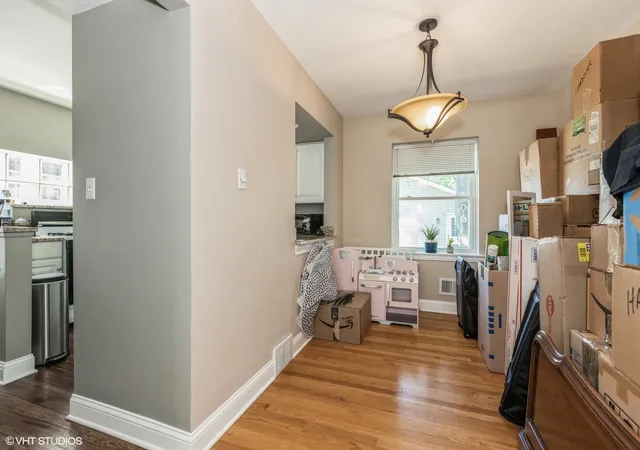 Photo 4 of House for sale at 1011 W Hillgrove Ave, La Grange, IL 60525 | MLS# 12744108 | Listing updated on 2026-10-01