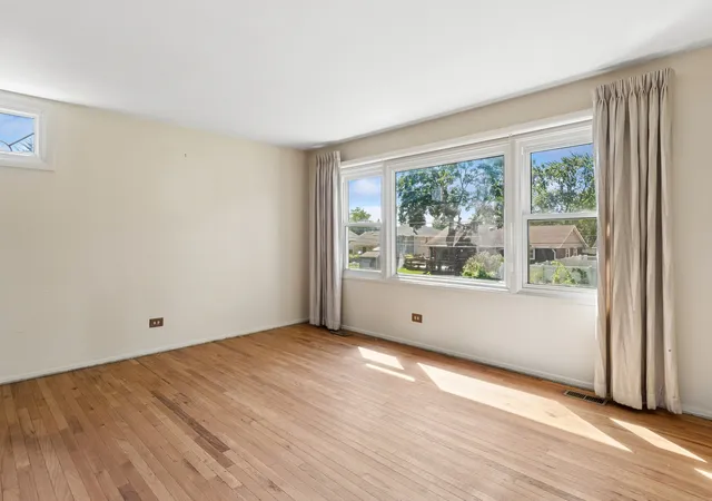 Photo 3 of Single family home for sale at 731 Nolan Ave, Glendale Heights, IL 60139 | MLS# 12744139 | Listing updated on 2026-09-16
