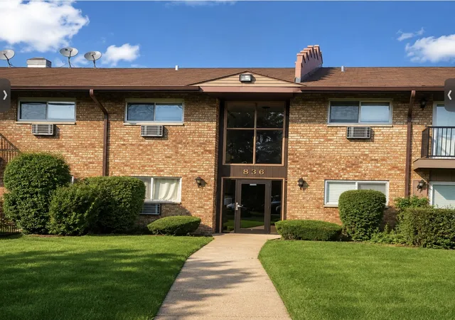 Listing Photo 1 - Condo for sale in building located at 836 E Old Willow Rd, Prospect Heights, IL 60070 - Unit #111