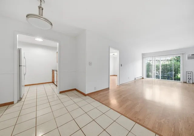Listing Photo 3 - Condo for sale in building located at 836 E Old Willow Rd, Prospect Heights, IL 60070 - Unit #111